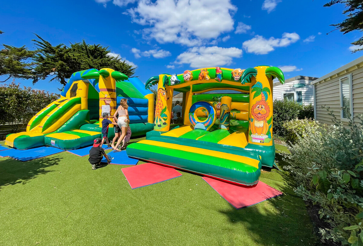 slider-3_brandais-jeu-gonflable.jpg