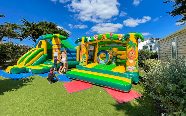 slider-3_brandais-jeu-gonflable.jpg